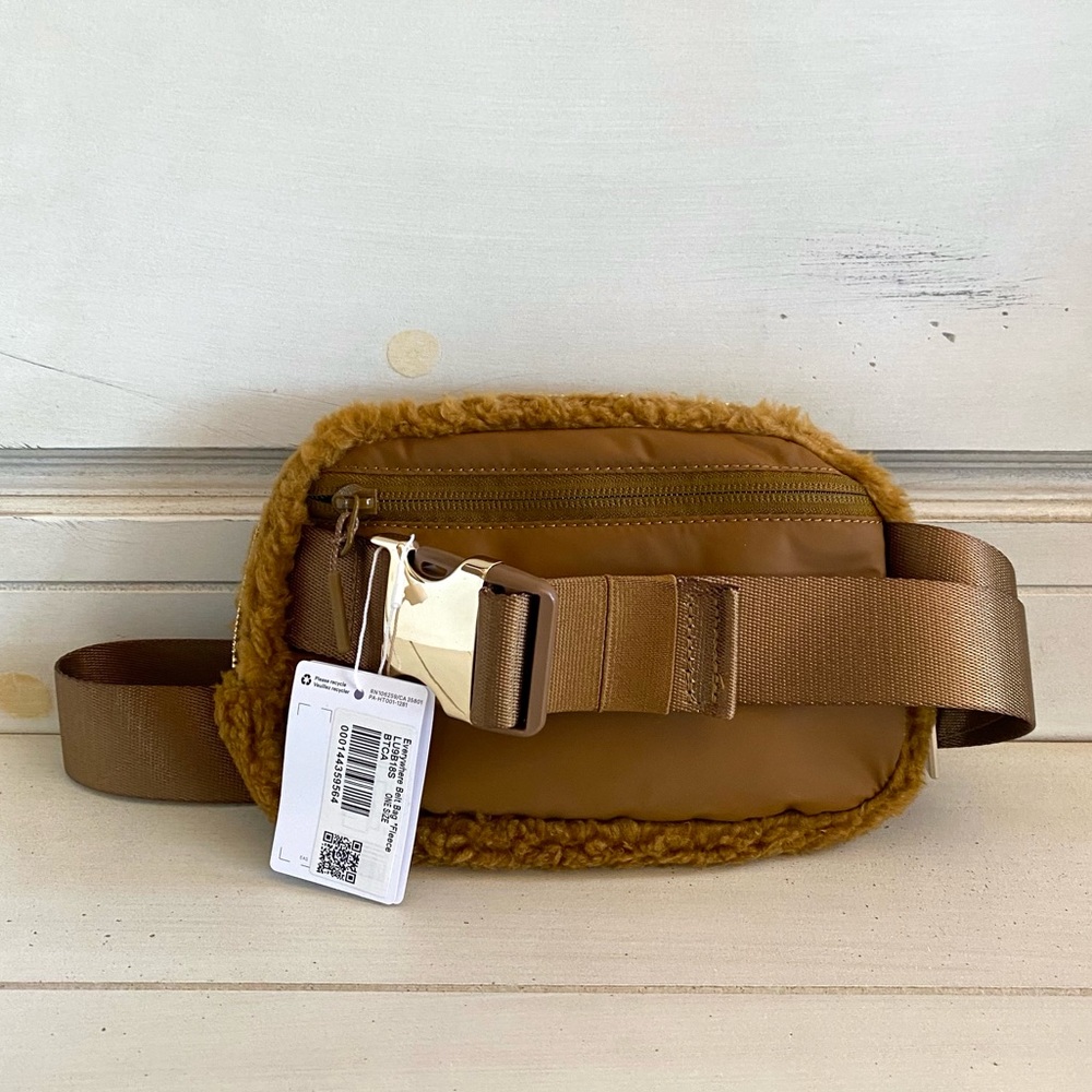 NWT Lululemon Everywhere Belt Bag 1L in Burnt Caramel Fleece - Picture 2 of 8